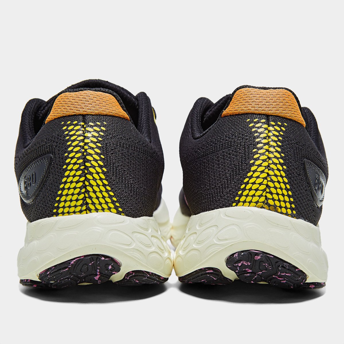Tênis New Balance Fresh Foam 680 V8 Feminino - Preto+Rosa