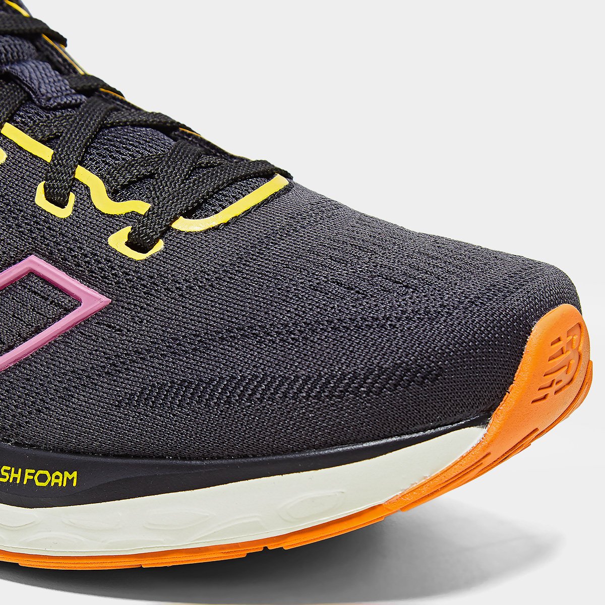 Tênis New Balance Fresh Foam 680 V8 Feminino - Preto+Rosa