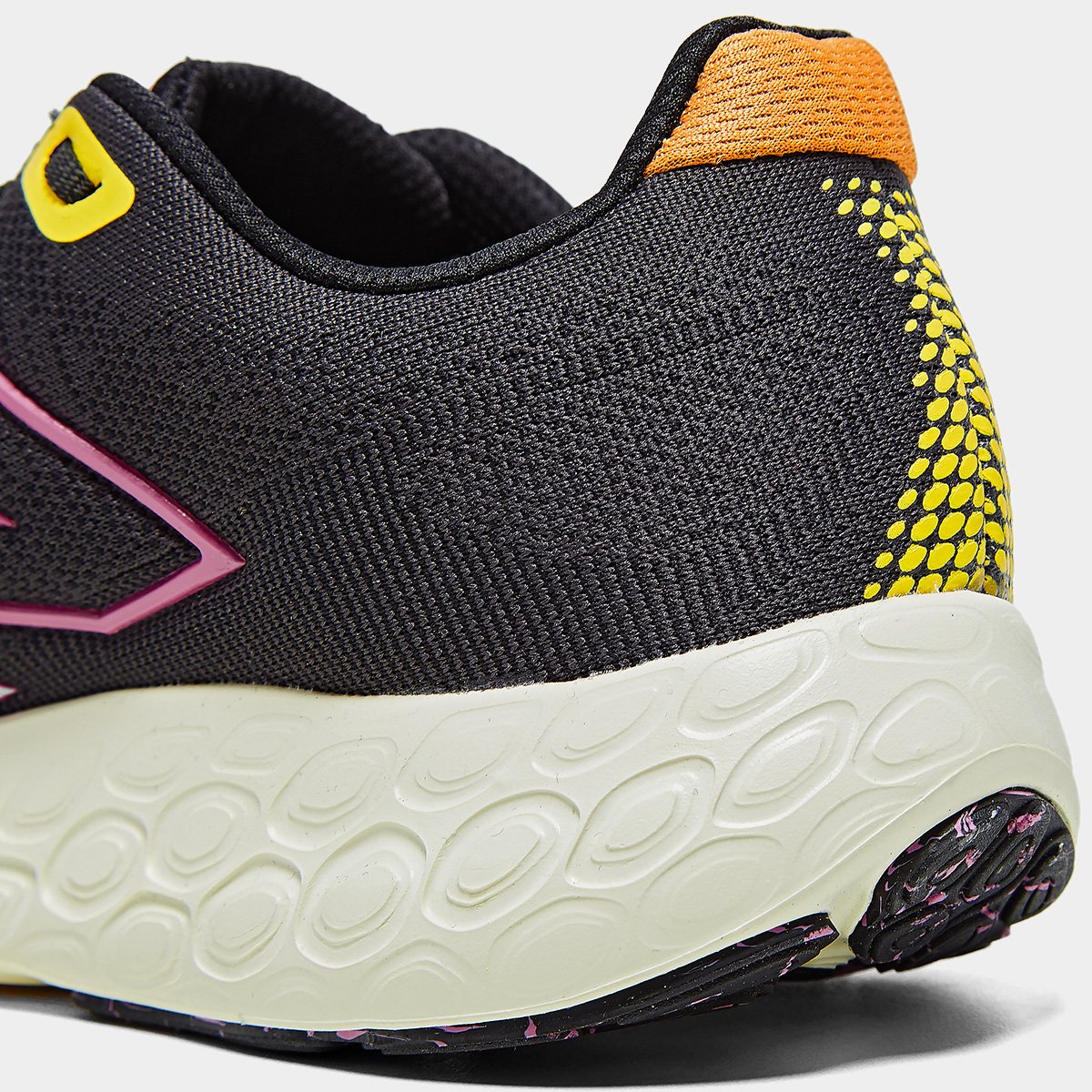Tênis New Balance Fresh Foam 680 V8 Feminino - Preto+Rosa
