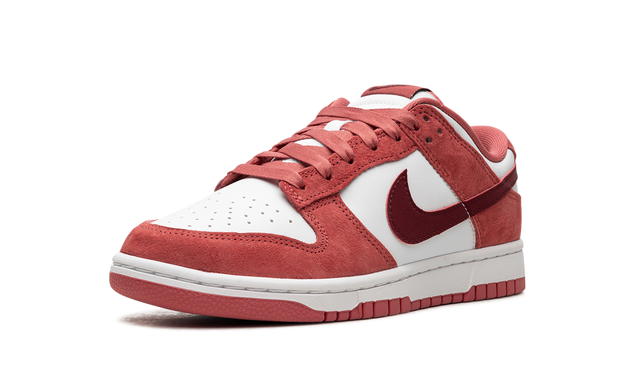 Nike SB Dunk Low ‘Valentines Day’ (2024)