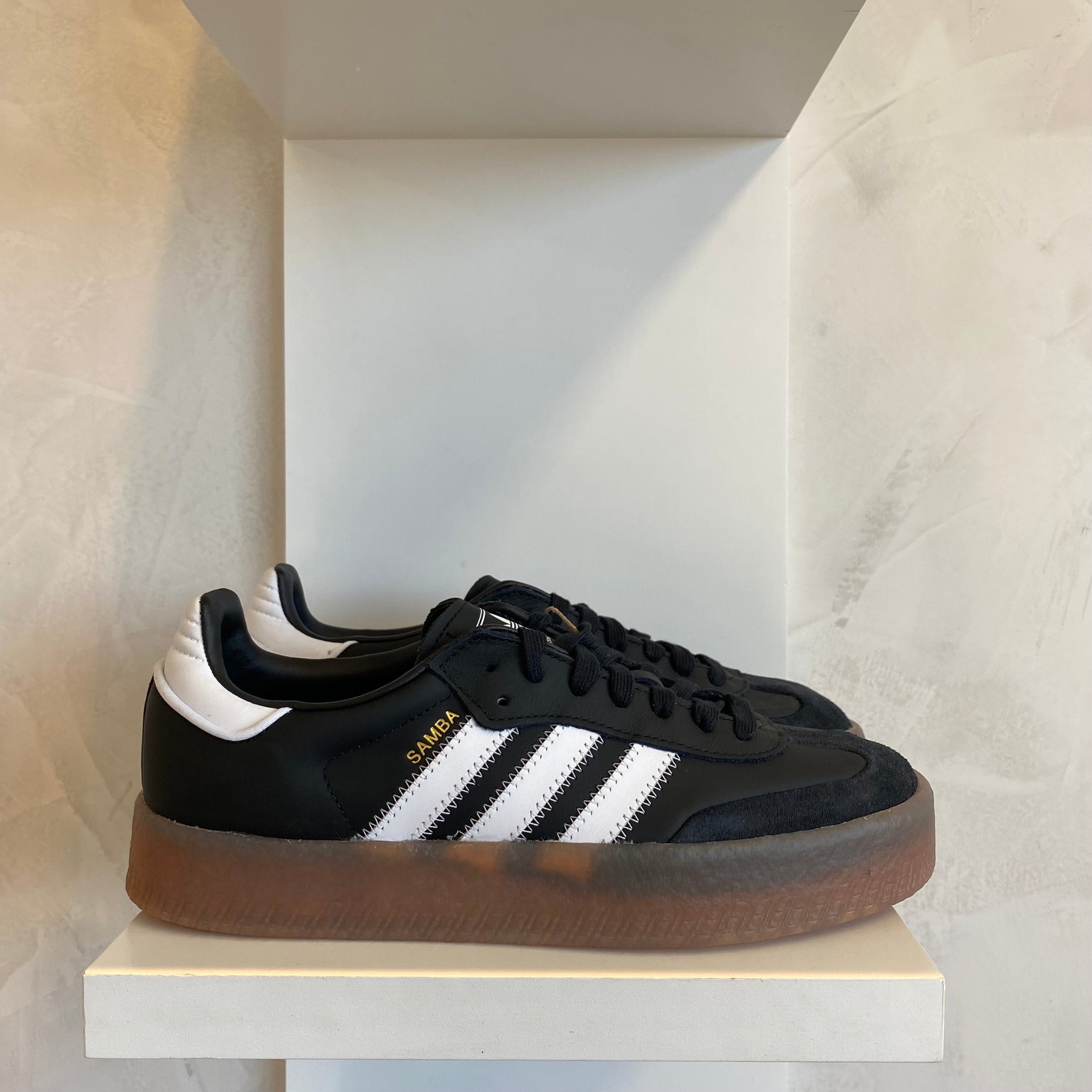 Adidas Sambae Core Black Metallic Gold (Pronta Entrega)