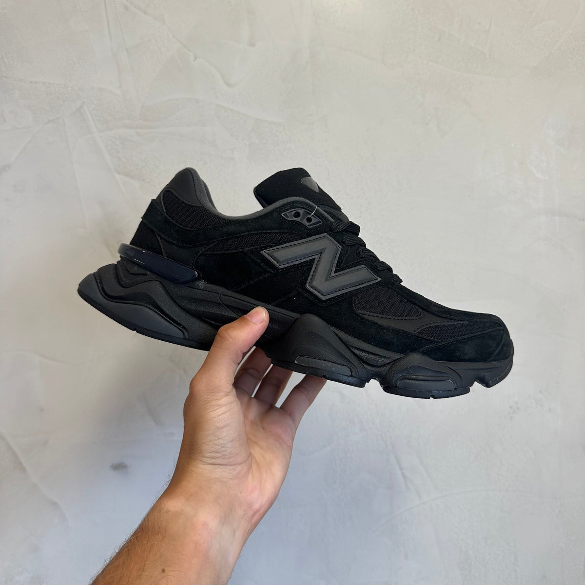 New Balance 9060 Triple Black (Pronta Entrega)