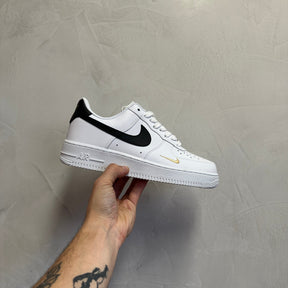 Nike Air Force 1 Essential White Black Gold (Pronta Entrega)