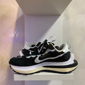 Nike Vaporwaffle Sacai Black White (Pronta Entrega)