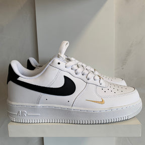 Nike Air Force 1 Essential White Black Gold (Pronta Entrega)