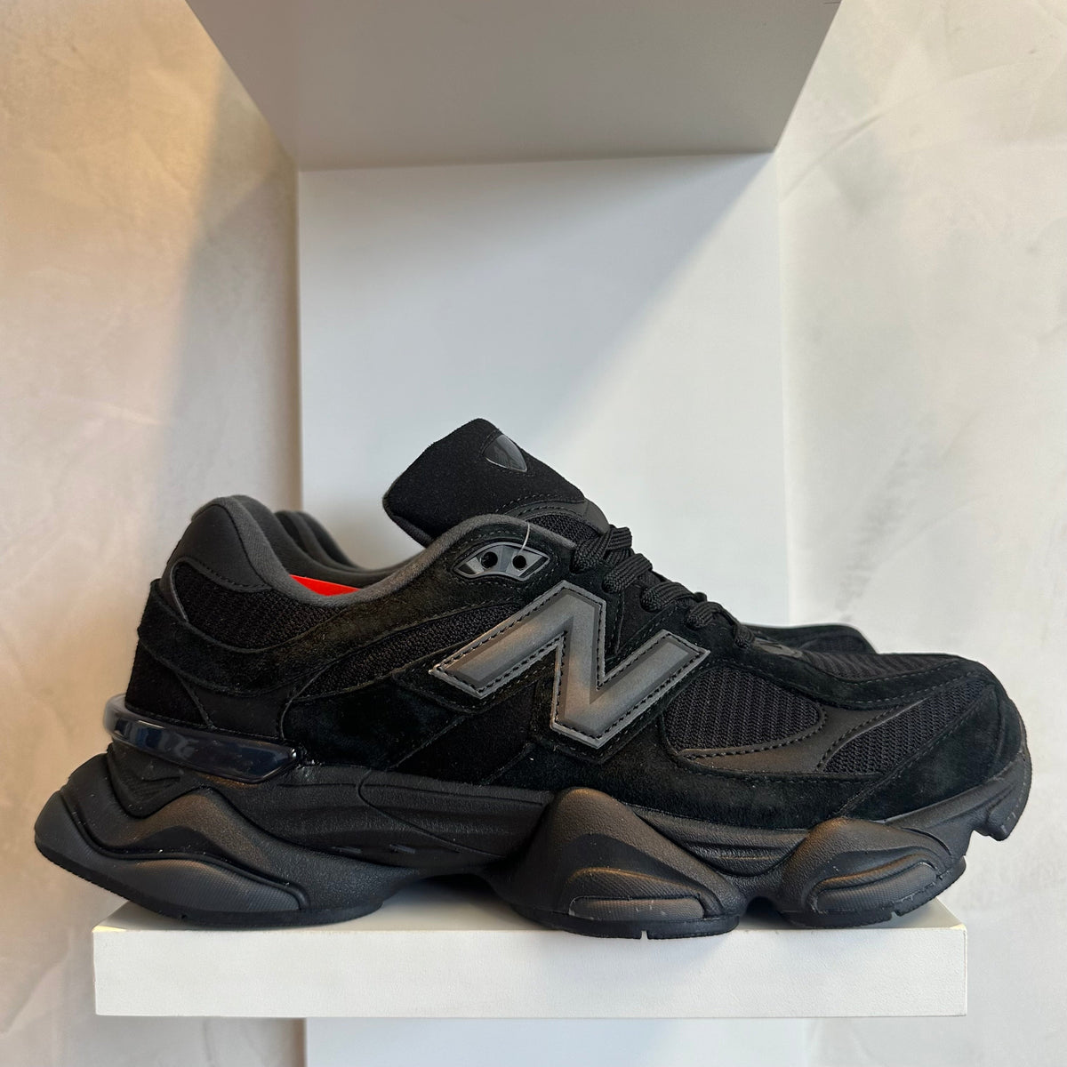 New Balance 9060 Triple Black (Pronta Entrega)