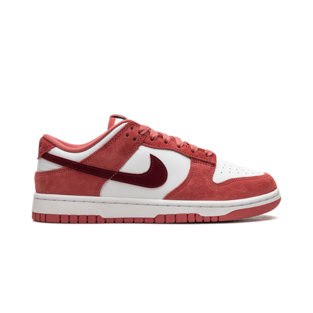 Nike SB Dunk Low ‘Valentines Day’ (2024)