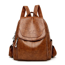 Mochila de Couro Legítimo Feminina - Bella