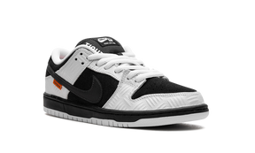 Nike SB Dunk Low TIGHTBOOTH