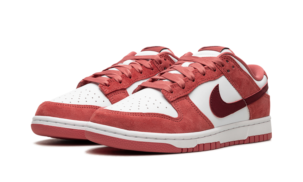 Nike SB Dunk Low ‘Valentines Day’ (2024)